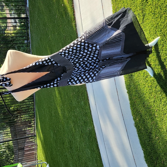 BCBGMAXAZRIA Silk Halter Dress - Size 0 - Picture 5 of 12